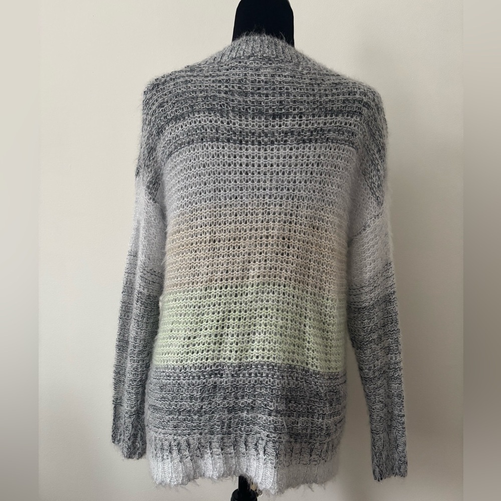 Davi and Dani Sweater - Picture 4 of 4